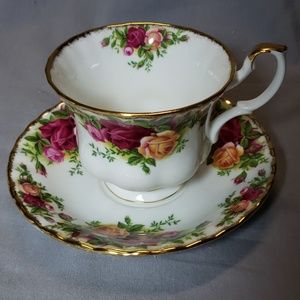 Old country roses tea cup and saucer